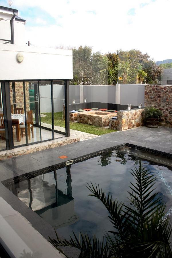 מלון הרמנוס Elizabeth House מראה חיצוני תמונה